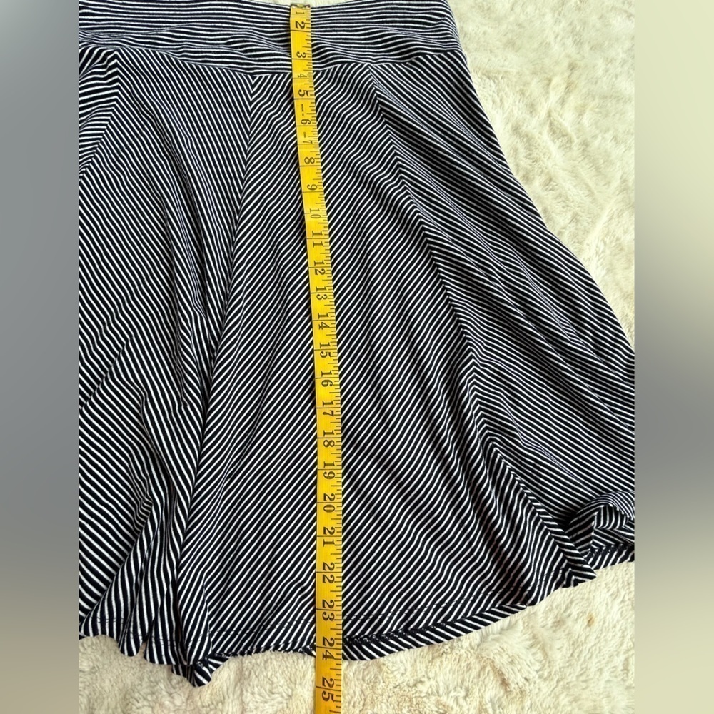 Talbots skirt. Size MP. Black and white. A-line. Midi length. - Picture 4 of 7